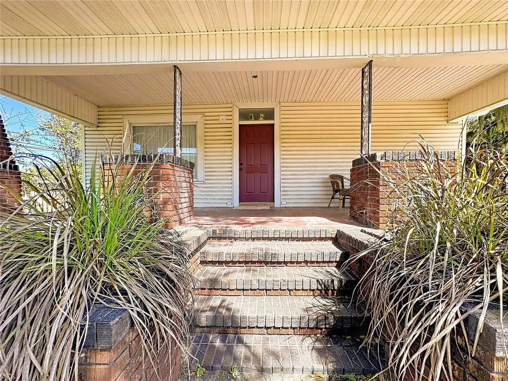 2418 W 1st Street Sanford FL 32771