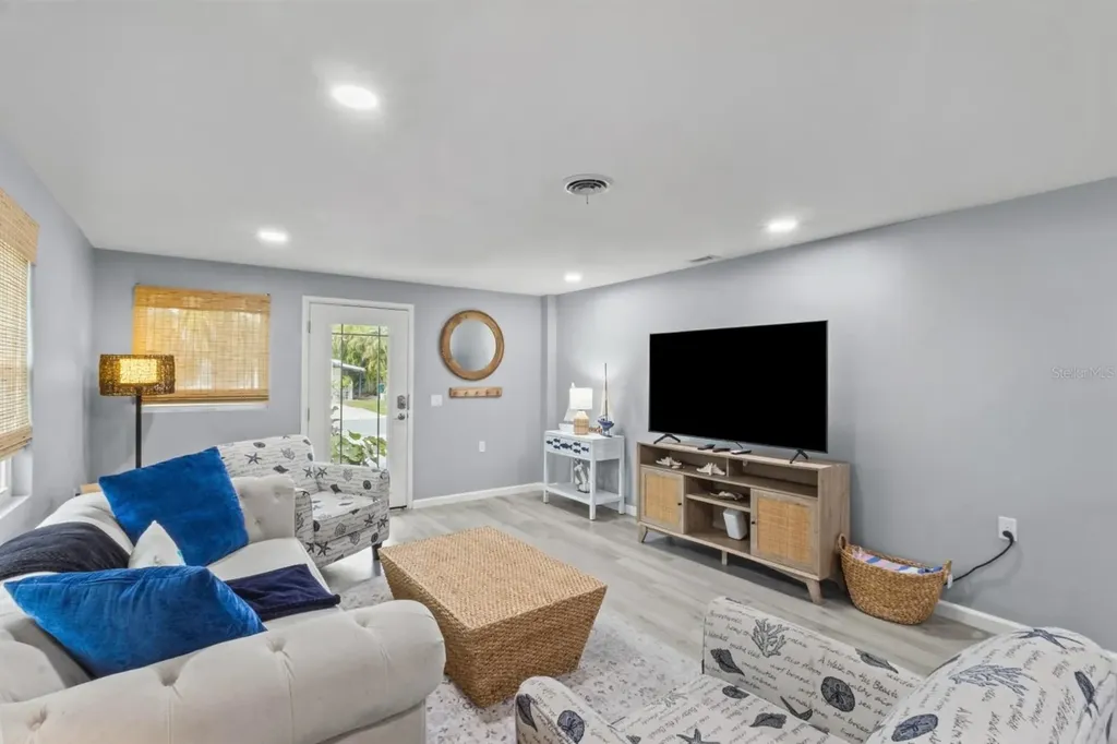 690 Fox Street Longboat Key FL 34228