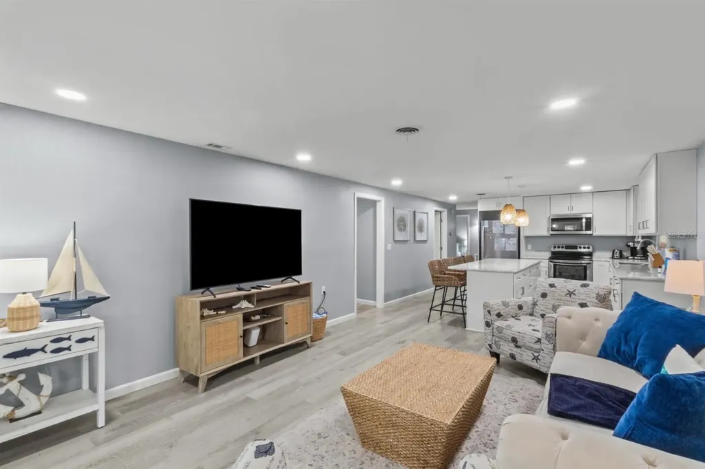 690 Fox Street Longboat Key FL 34228