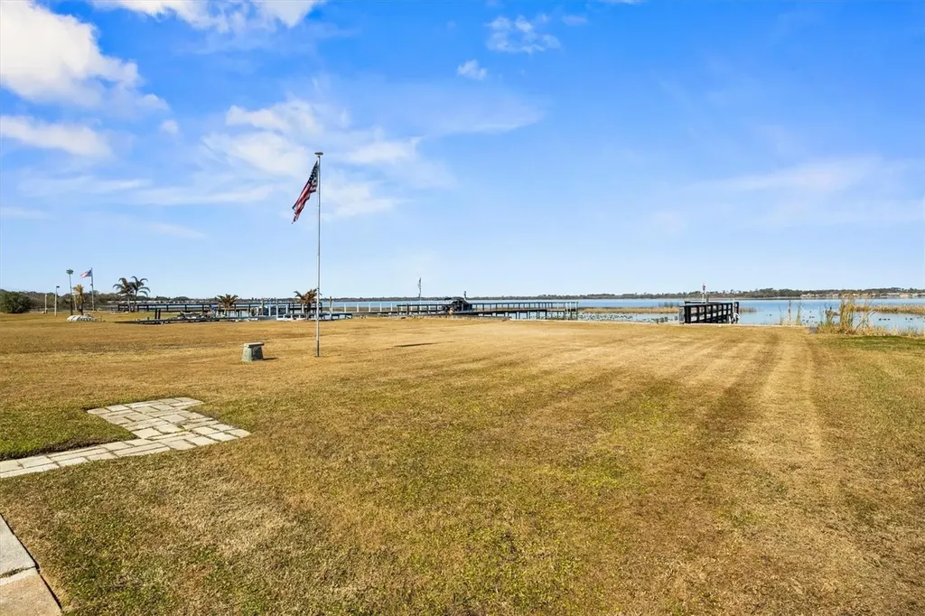 6825 S Lake Henry Drive NE Winter Haven FL 33881
