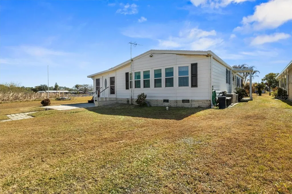 6825 S Lake Henry Drive NE Winter Haven FL 33881