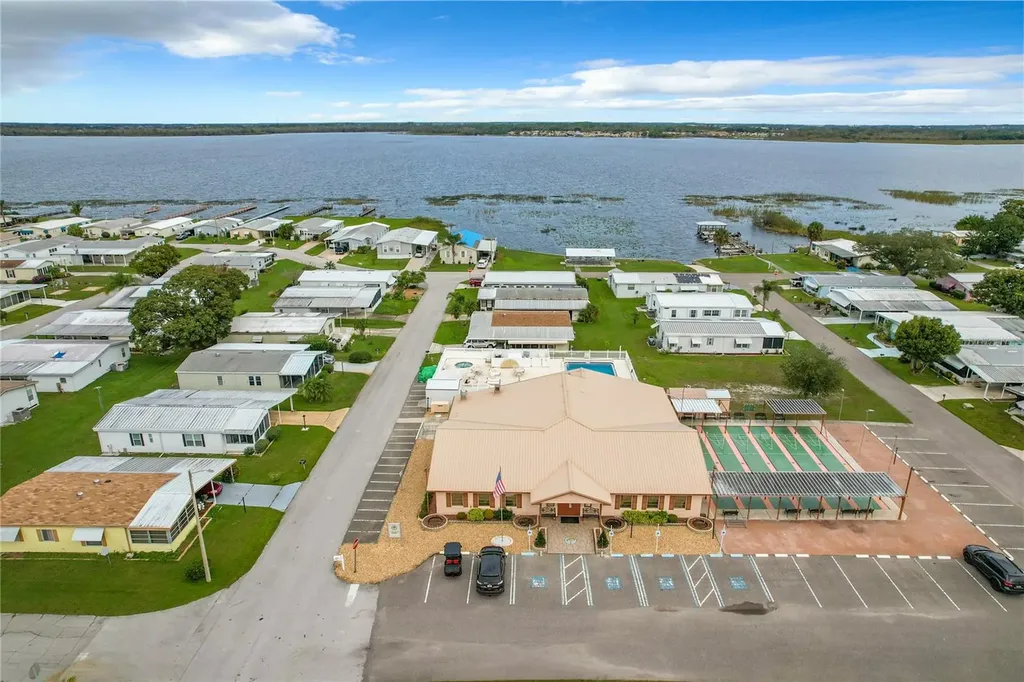6825 S Lake Henry Drive NE Winter Haven FL 33881
