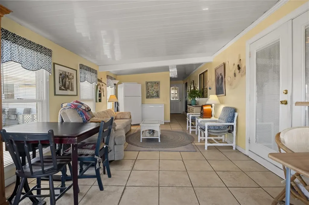 6825 S Lake Henry Drive NE Winter Haven FL 33881