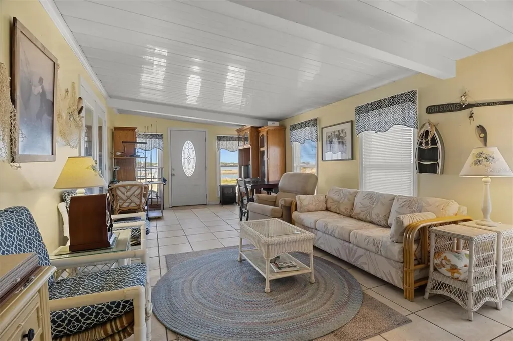 6825 S Lake Henry Drive NE Winter Haven FL 33881