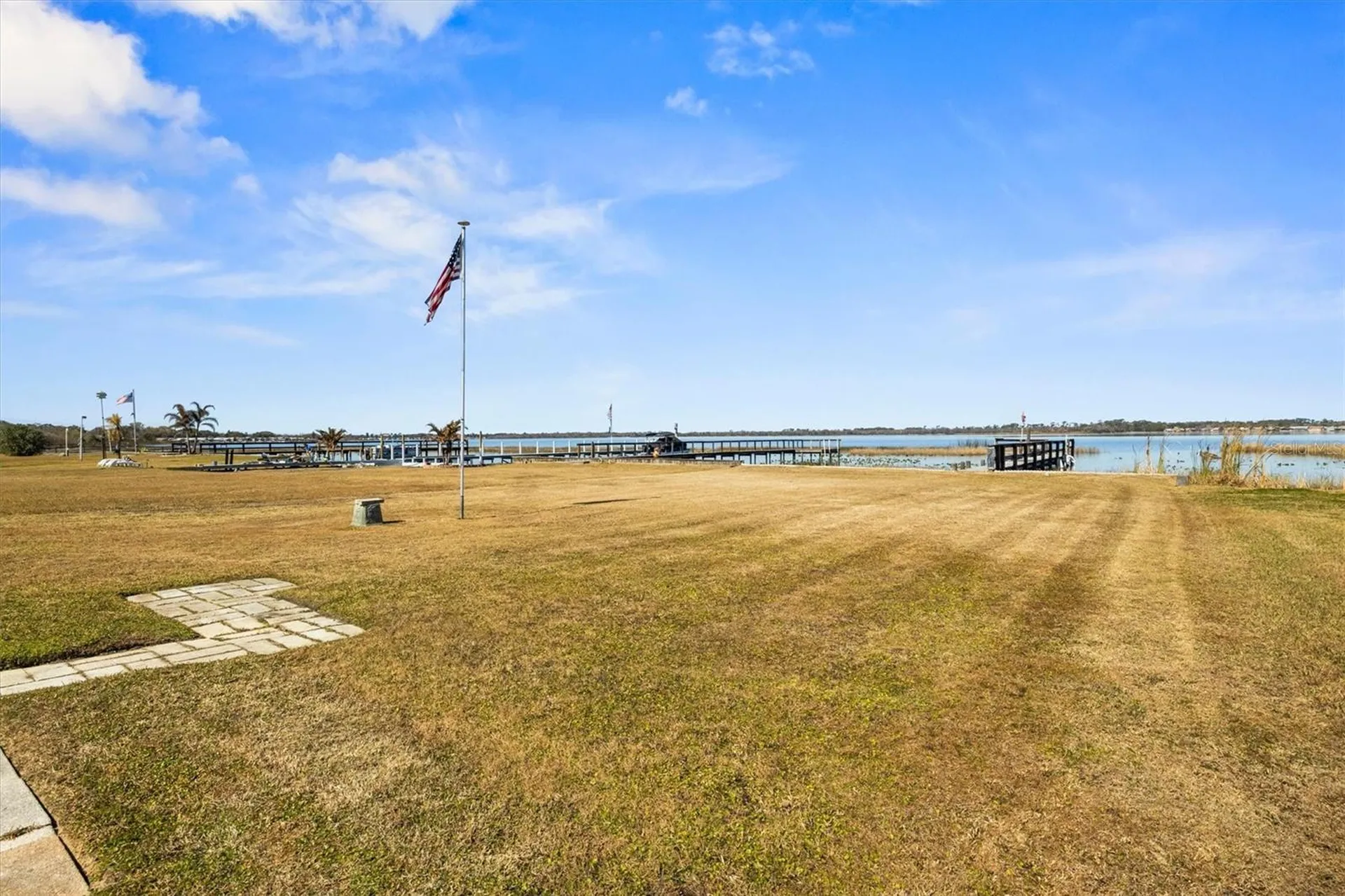 6825 S Lake Henry Drive NE Winter Haven FL 33881