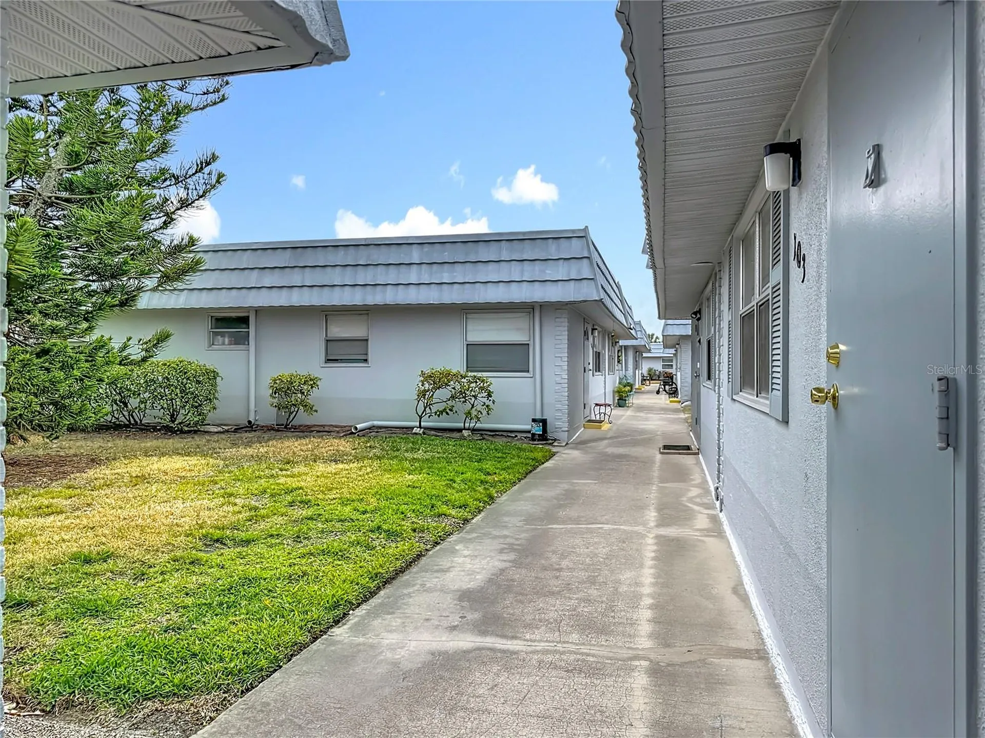 202 Bedford Trail Sun City Center FL 33573