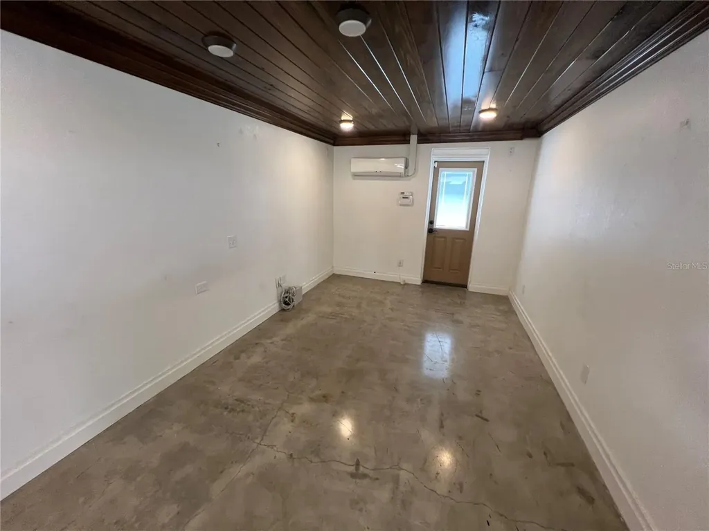 2323 W Aileen Street Tampa FL 33607