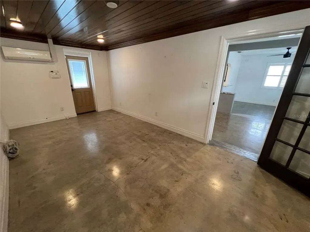 2323 W Aileen Street Tampa FL 33607