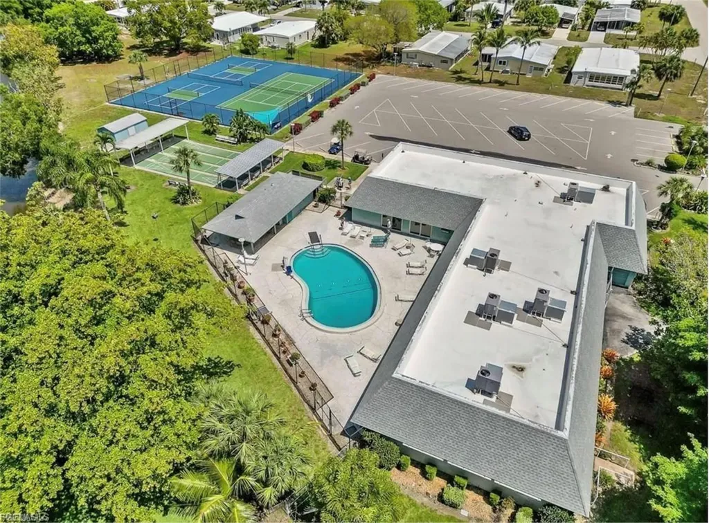 171 Pine Key Lane Naples FL 34114