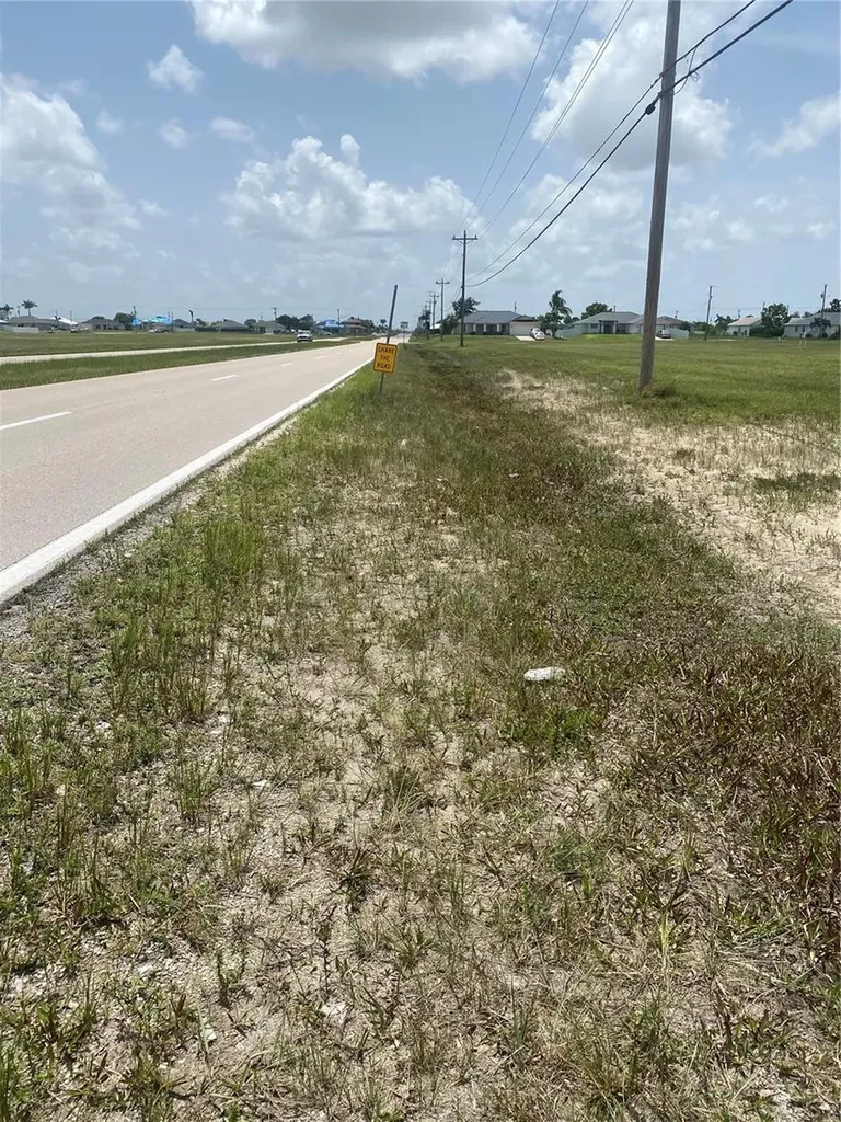 543 Diplomat Parkway W Cape Coral FL 33993