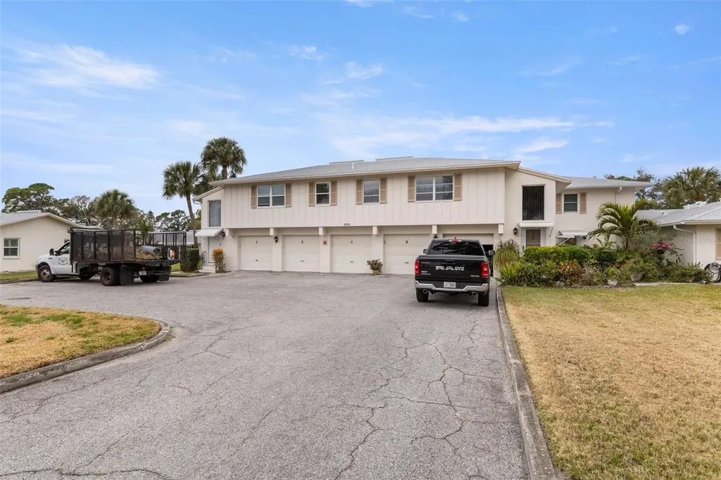 3275 37th Way S St Petersburg FL 33711