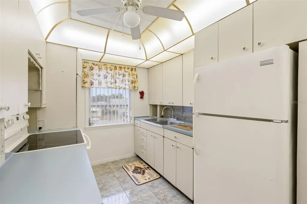 3275 37th Way S St Petersburg FL 33711