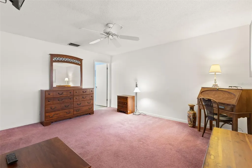 3275 37th Way S St Petersburg FL 33711