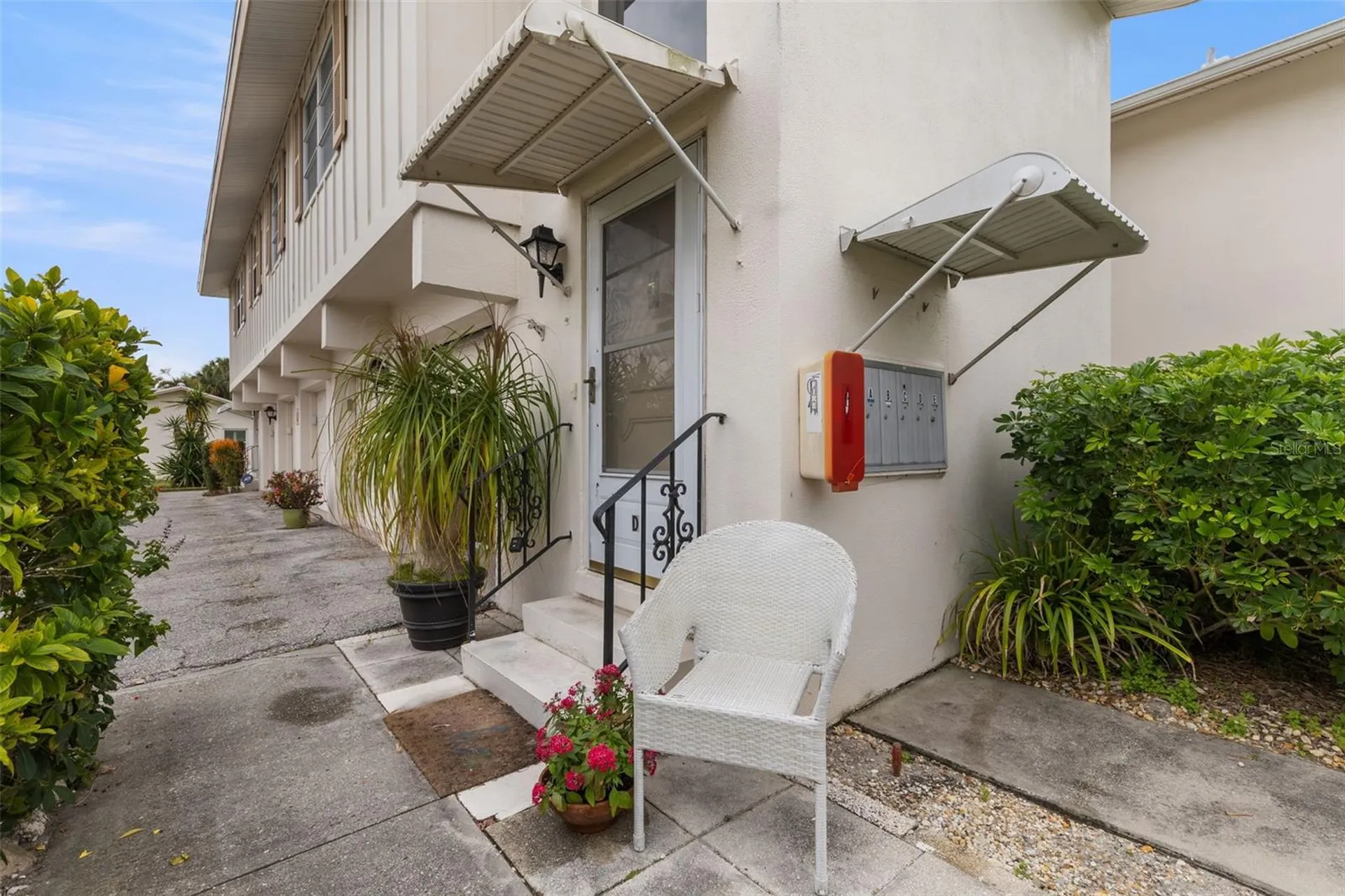 3275 37th Way S St Petersburg FL 33711