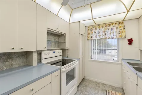 3275 37th Way S St Petersburg FL 33711