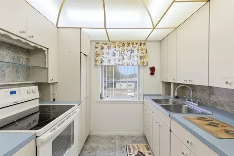 3275 37th Way S St Petersburg FL 33711