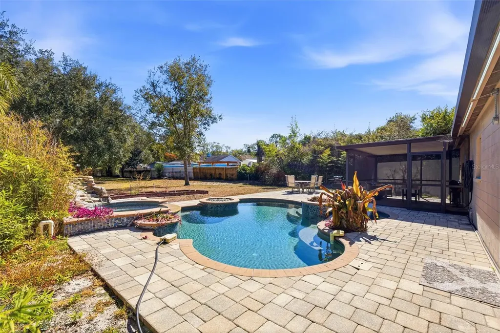 10405 N Woodmere Road Tampa FL 33617
