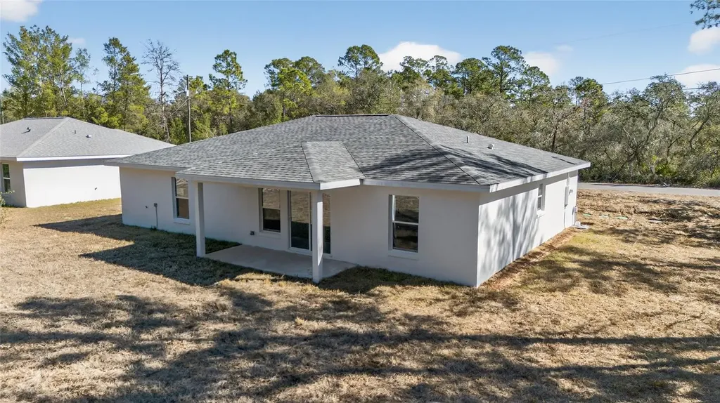 12 Malauka Pass Ocklawaha FL 32179
