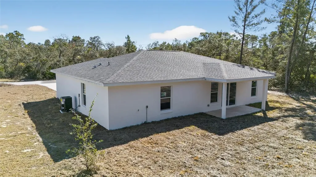 12 Malauka Pass Ocklawaha FL 32179