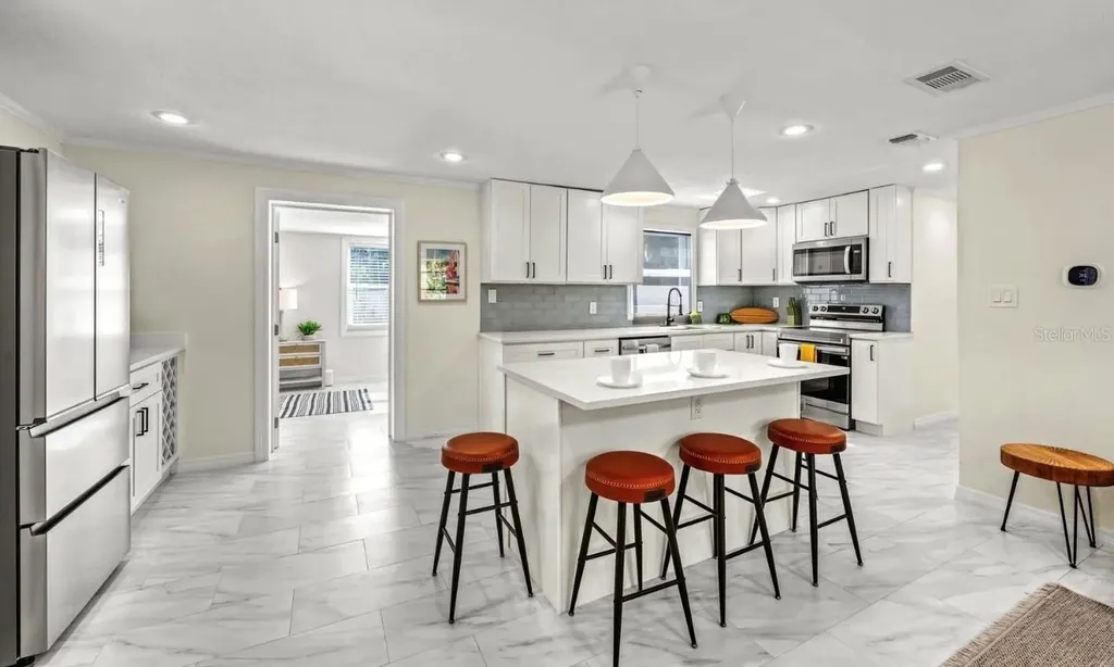 578 - 580 Companion Way Longboat Key FL 34228