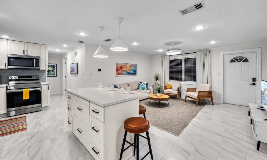 578 - 580 Companion Way Longboat Key FL 34228