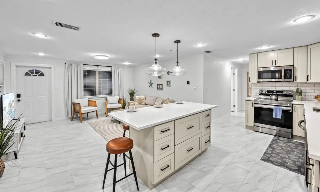578 - 580 Companion Way Longboat Key FL 34228