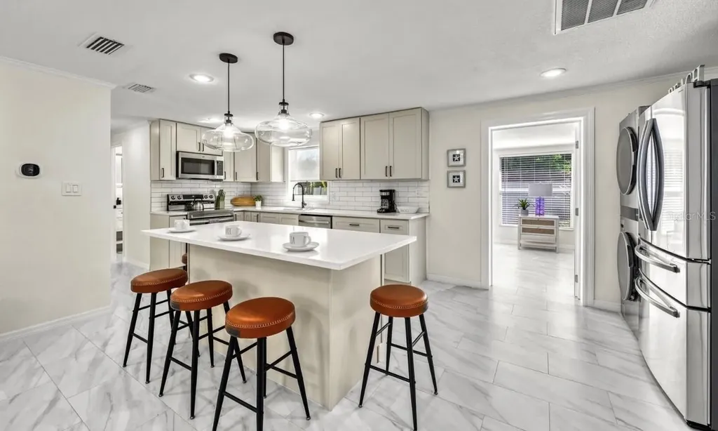 578 - 580 Companion Way Longboat Key FL 34228