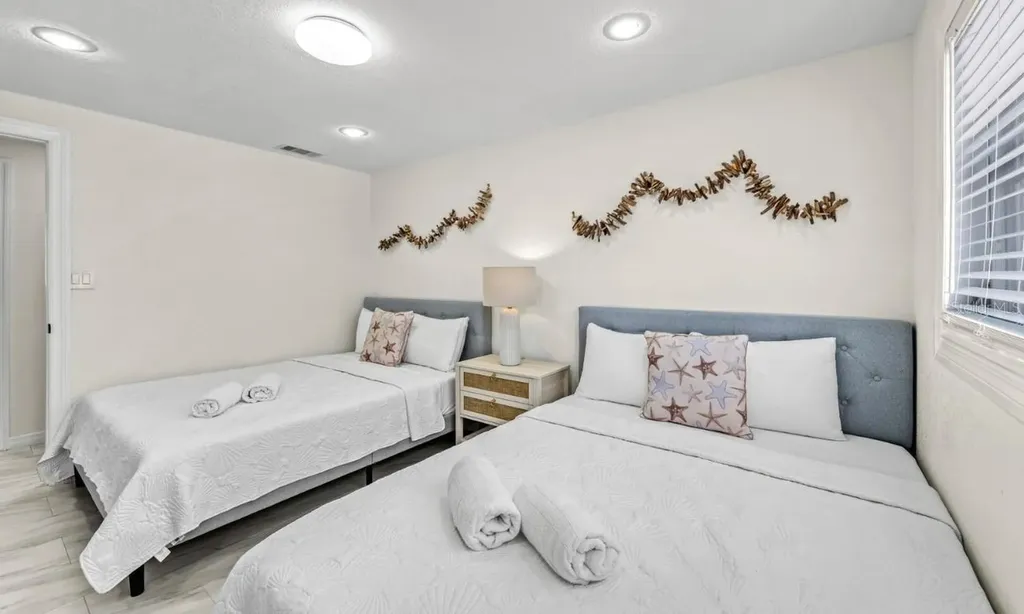 578 - 580 Companion Way Longboat Key FL 34228