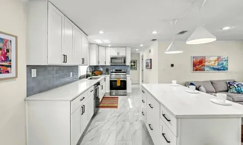 578 - 580 Companion Way Longboat Key FL 34228