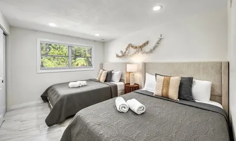 578 - 580 Companion Way Longboat Key FL 34228