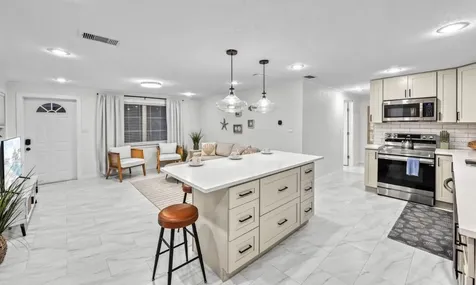 578 - 580 Companion Way Longboat Key FL 34228