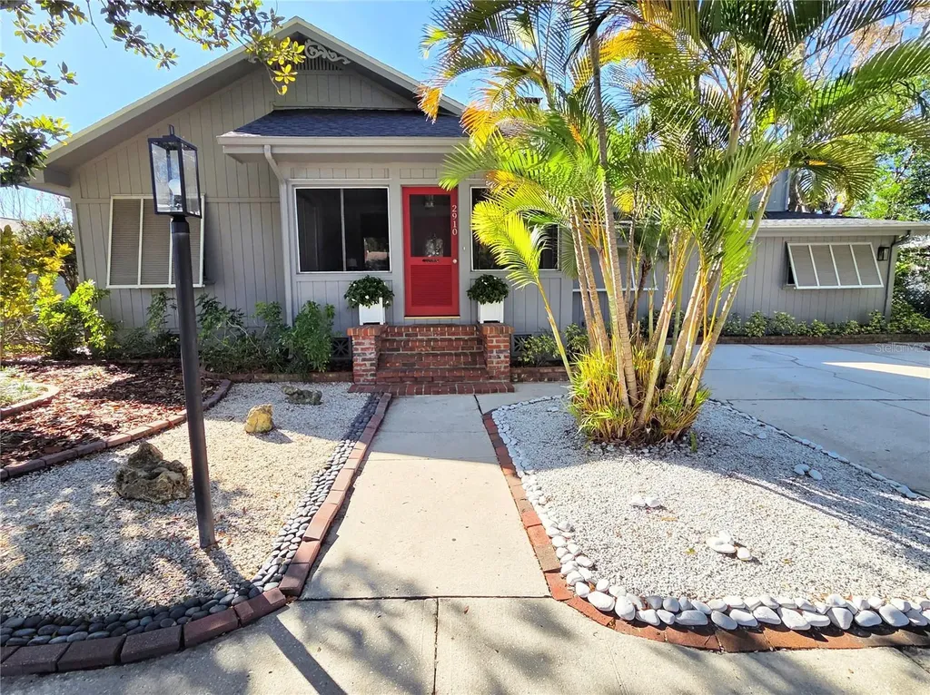 2910 11th Avenue N St Petersburg FL 33713