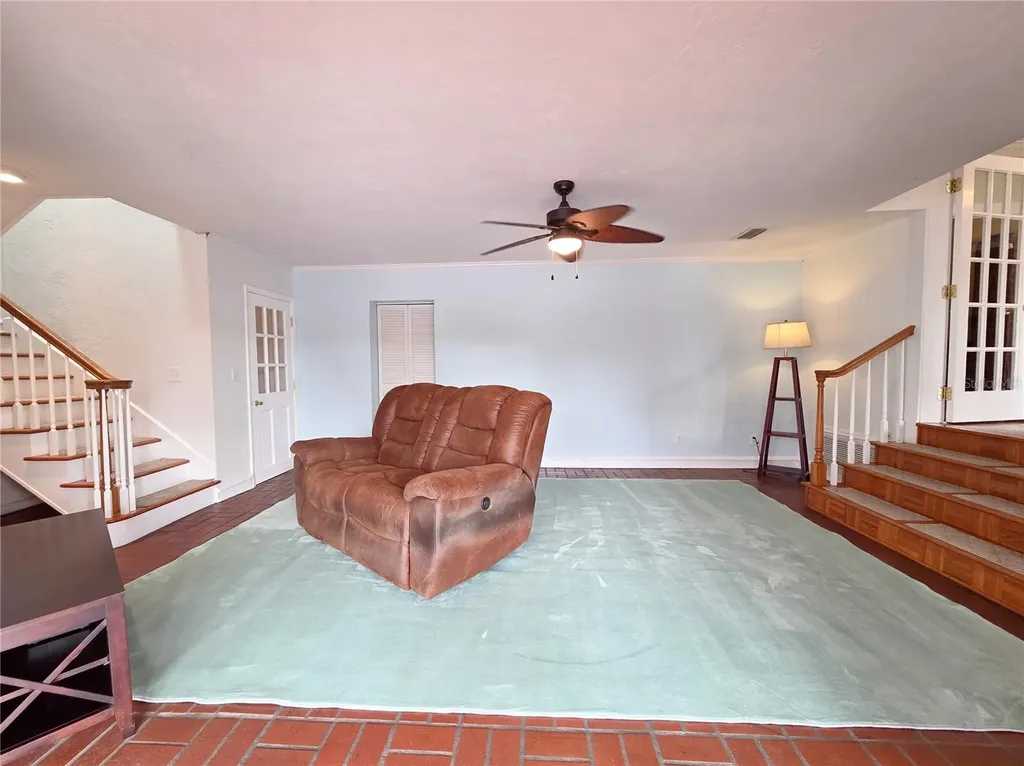 2910 11th Avenue N St Petersburg FL 33713