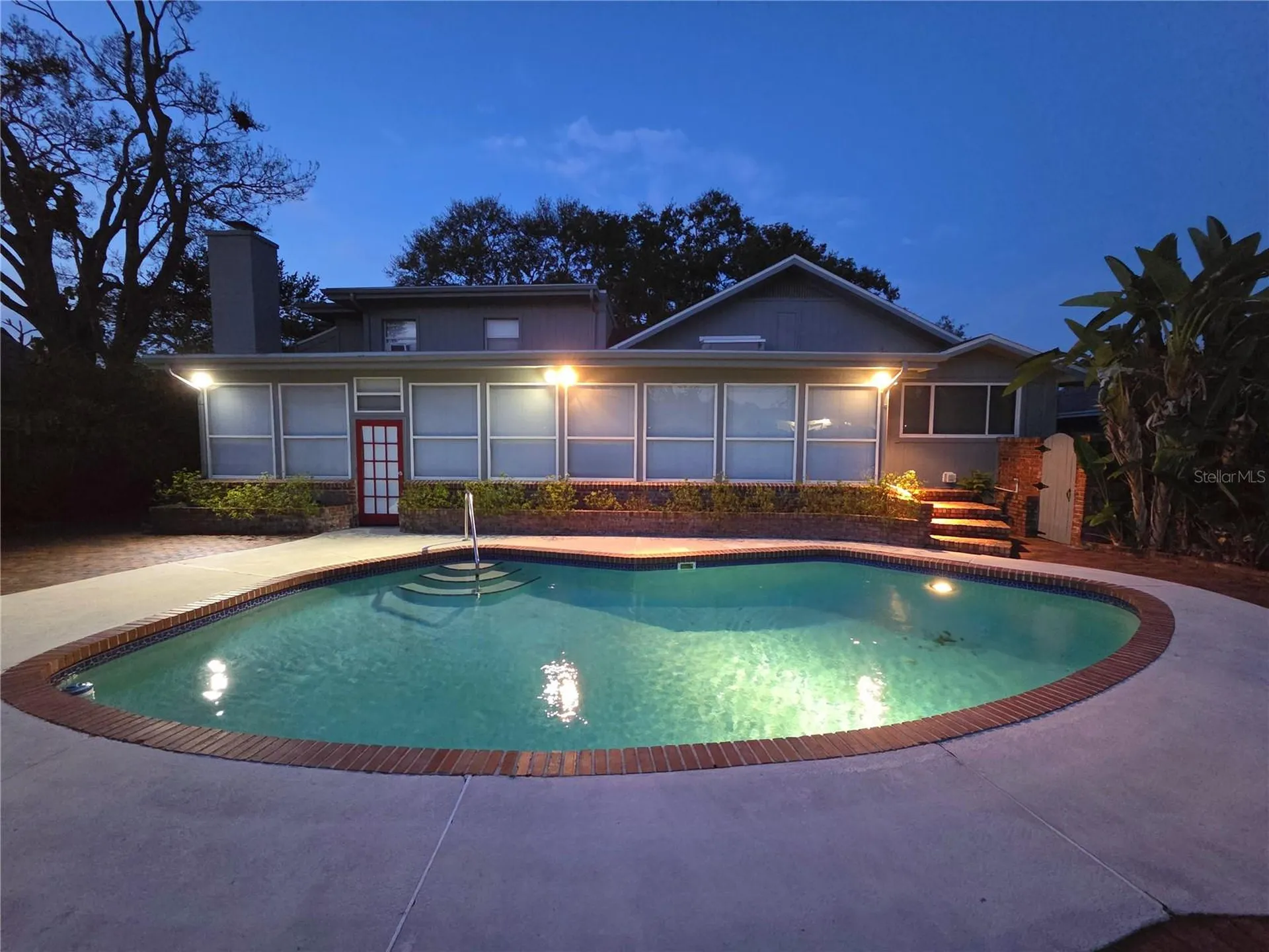 2910 11th Avenue N St Petersburg FL 33713