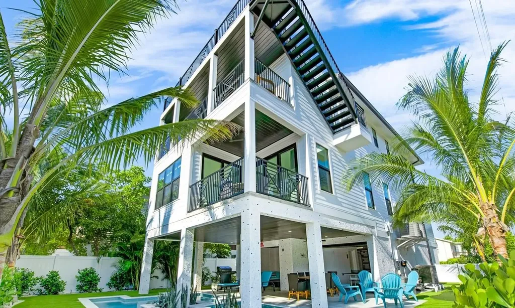 2200 Avenue B Bradenton Beach FL 34217