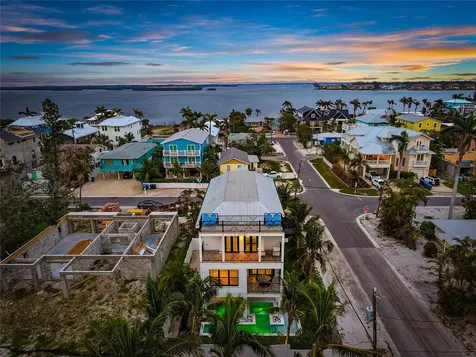 2200 Avenue B Bradenton Beach FL 34217