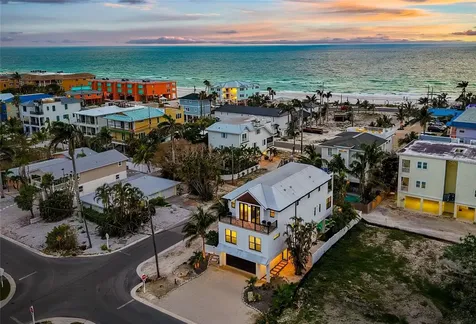 2200 Avenue B Bradenton Beach FL 34217