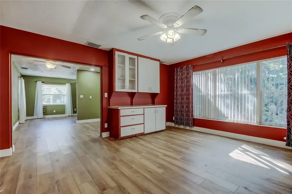 8171 37th Avenue N St Petersburg FL 33710