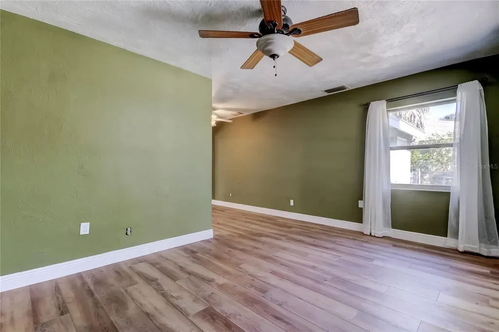8171 37th Avenue N St Petersburg FL 33710
