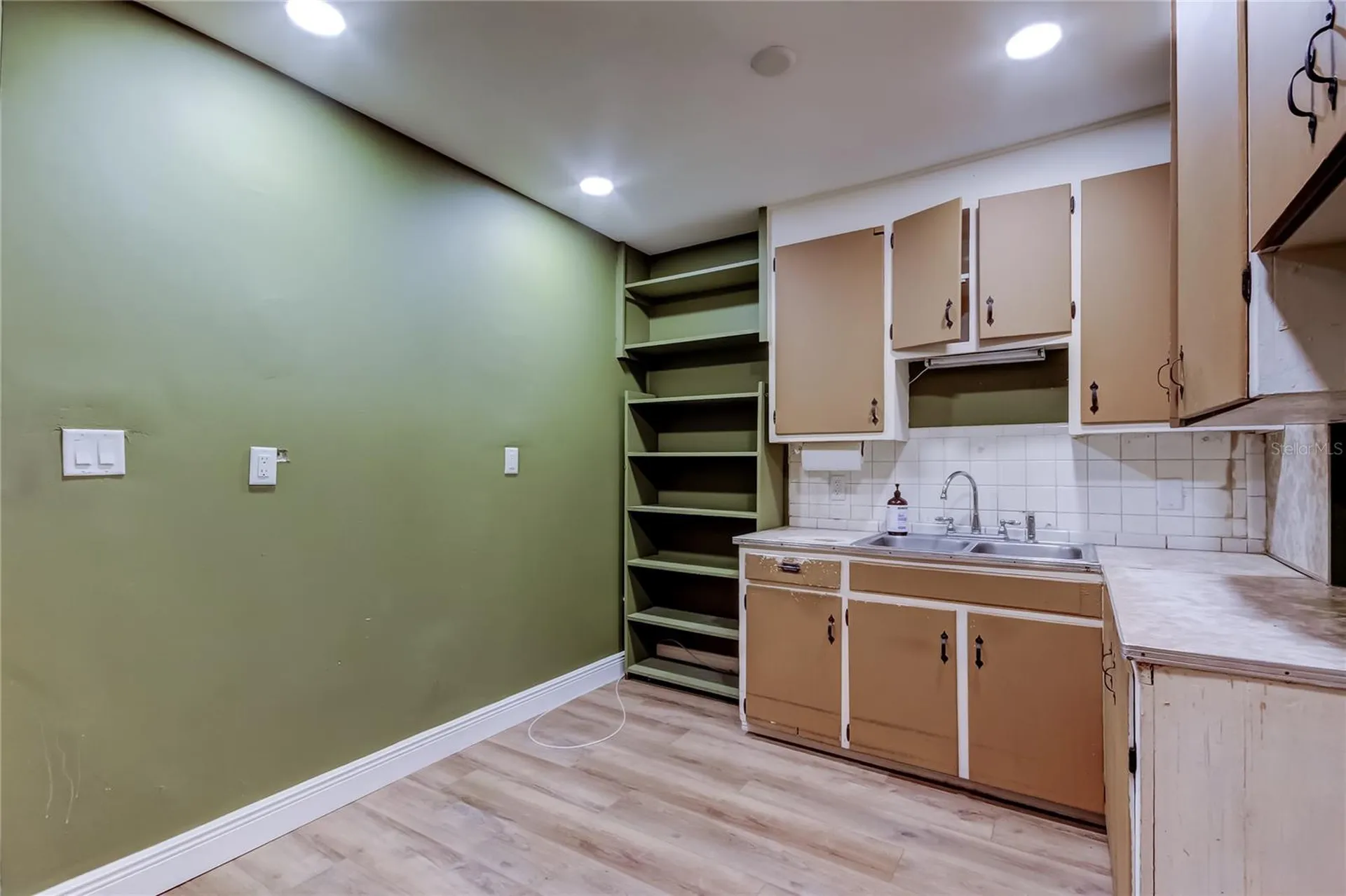 8171 37th Avenue N St Petersburg FL 33710