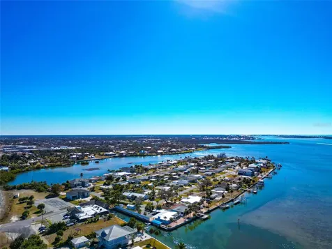 950 Oxford Drive Englewood FL 34223