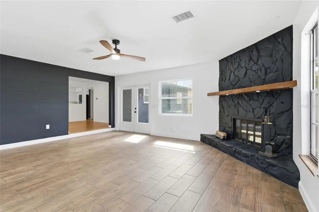 5128 18th Street N St Petersburg FL 33714