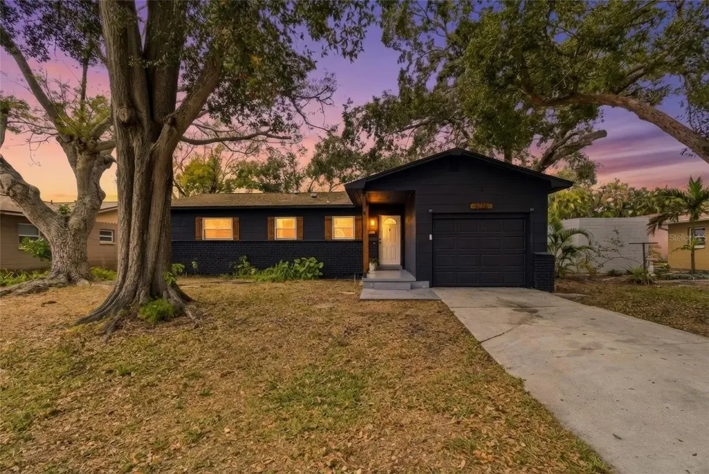 5128 18th Street N St Petersburg FL 33714