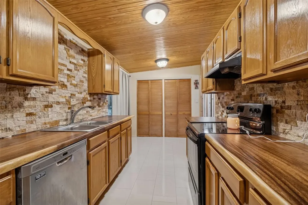 5681 94th Terrace N Pinellas Park FL 33782