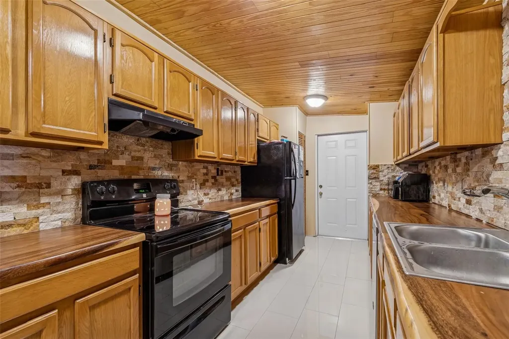 5681 94th Terrace N Pinellas Park FL 33782
