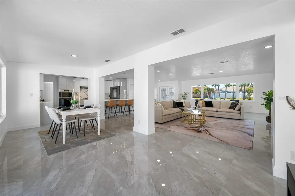7905 9th Avenue S St Petersburg FL 33707
