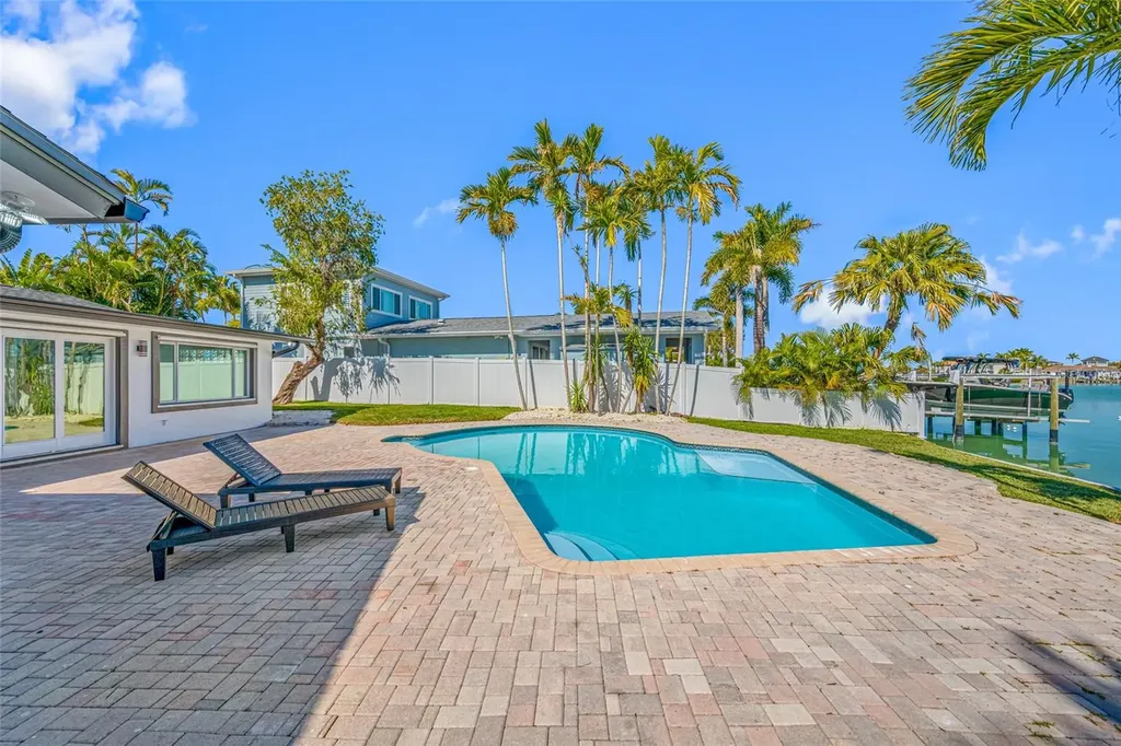 7905 9th Avenue S St Petersburg FL 33707