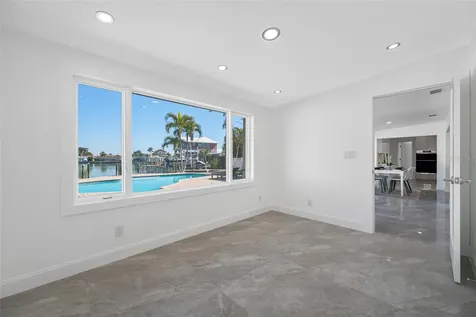 7905 9th Avenue S St Petersburg FL 33707