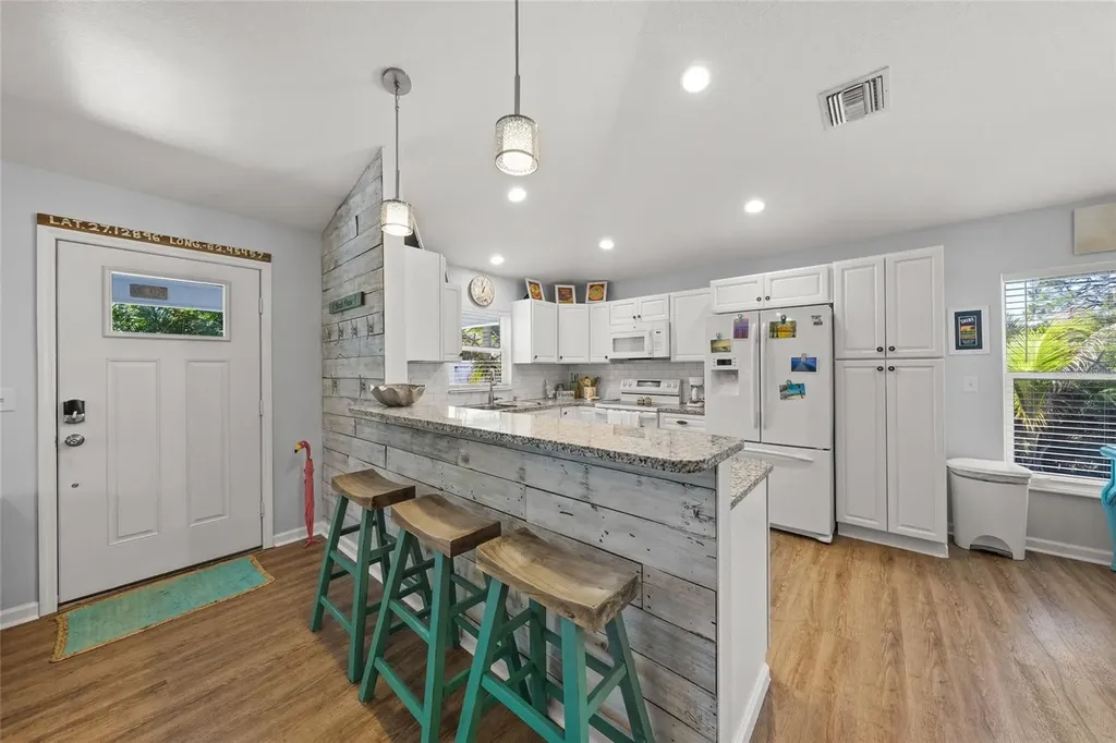 116 Avenida La Palma Nokomis FL 34275