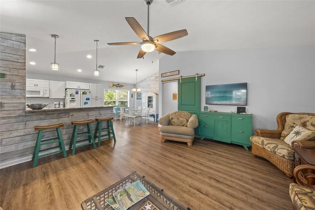116 Avenida La Palma Nokomis FL 34275